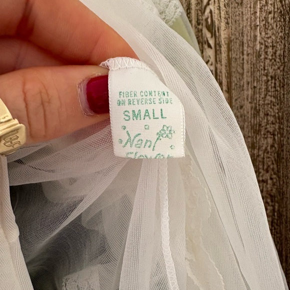 Vintage White and Cream Lace Slip & Robe - Picture 5 of 8